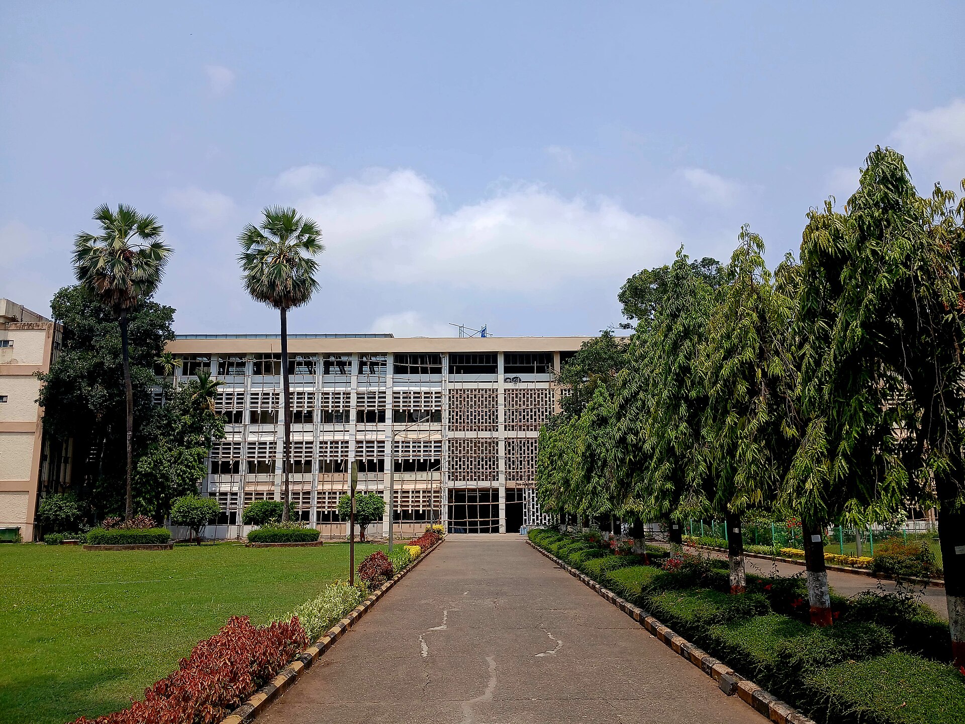 A leading college campus where Allin coaches students for GATE, NEET and entrance exams