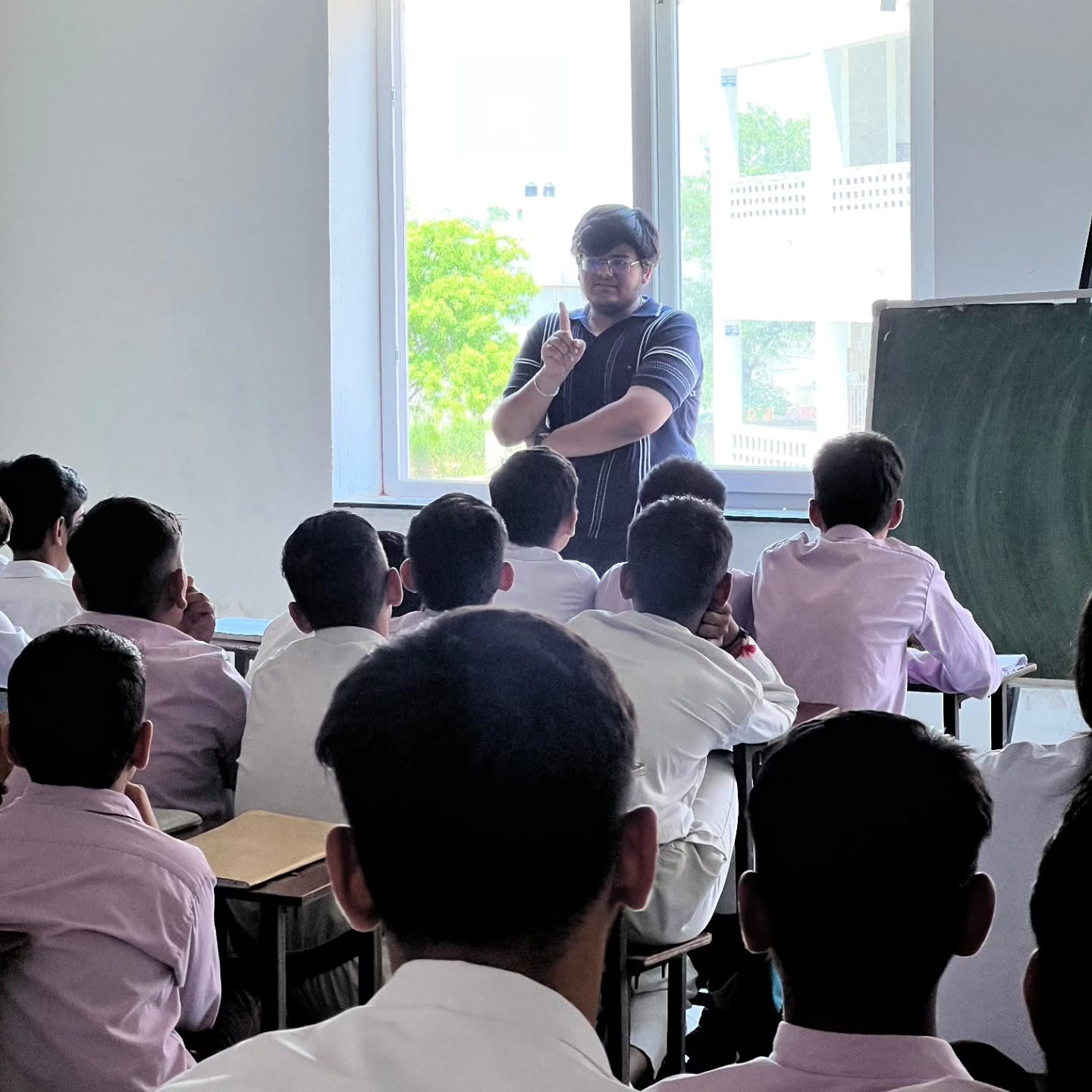 Keshav addressing students in a Mind Mining session